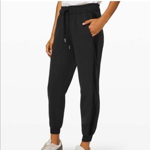 Lululemon joggers, super comfy